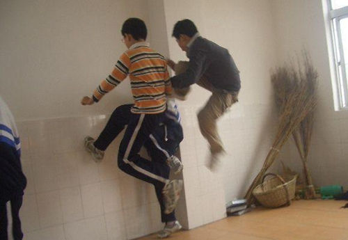 多起校园暴力事件让人触目惊心