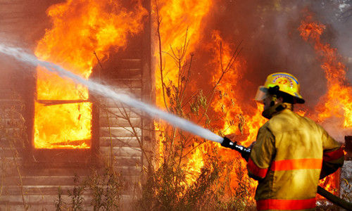 中国消防员应该职业化吗？