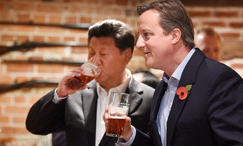习近平与卡梅伦酒吧小酌
