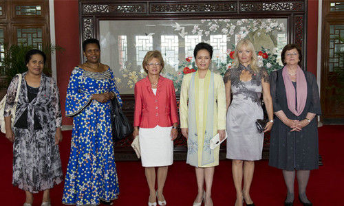 相对于领导，领导的太太更难称呼