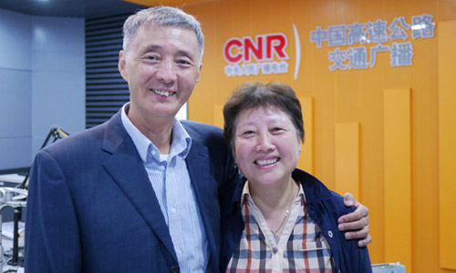 当张海鹰发现自己患了癌症，夫妇俩开始了向死而生的生命救赎。