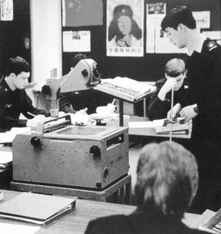 这仍然不能解除民间疑问——那黑板上的画像是怎么回事？西点人到底知不知道雷锋？