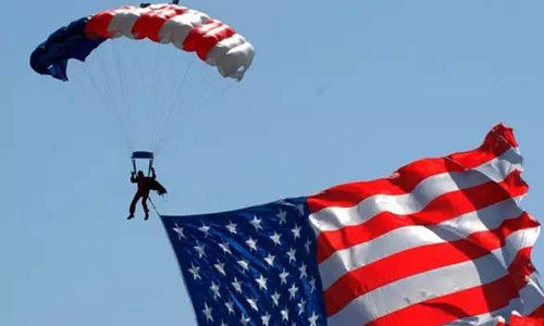 “降落伞孩子”的身世也有可怜悯的地方