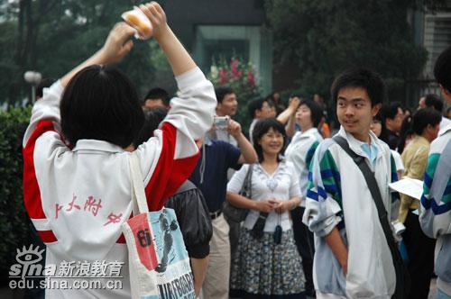 点击图片进入下一页