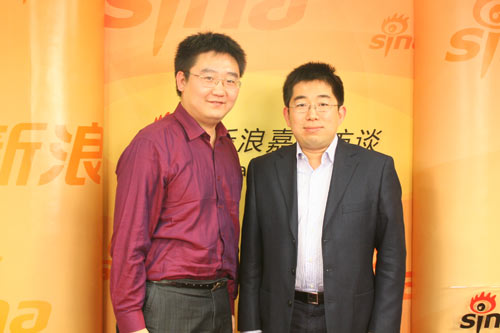 清华大学招生办主任孟芊与主持人娄雷合影