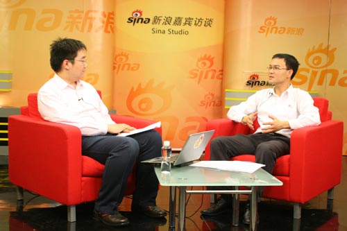 天津大学招生办主任王海龙与新浪教育主播娄雷交流