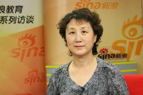空军总医院营养科的专家刘东莉做客新浪谈考前营养饮食