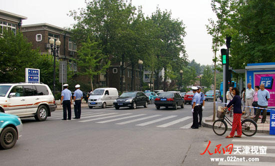 2009年高考今日开始，天津市第四十一中学考点周边道路通行顺畅。（摄影：岳夏）