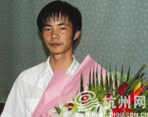 2009年浙江省高考文科第一名是绍兴县鲁迅中学高三(1)班的沈凌波