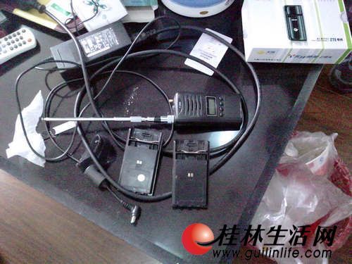 暂扣的无线电作弊工具。 暂扣的无线电作弊工具。