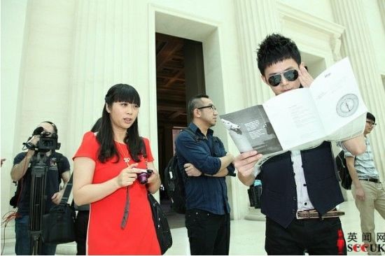 何炅快乐伦敦行炫酷写真