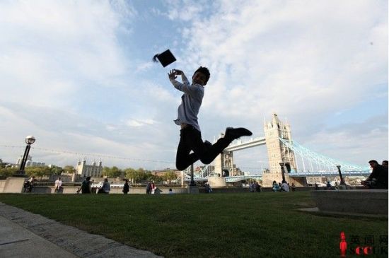 何炅快乐伦敦行炫酷写真