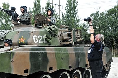  昨日，学员们正在进行心理行为训练，培养团队协作。