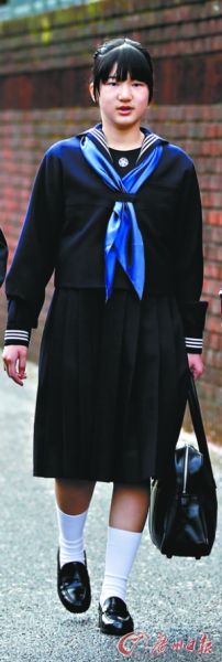 今年3月爱子升读初中时的照片。