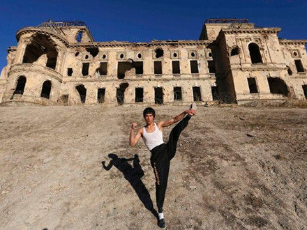 双语:阿富汗李小龙走红网络