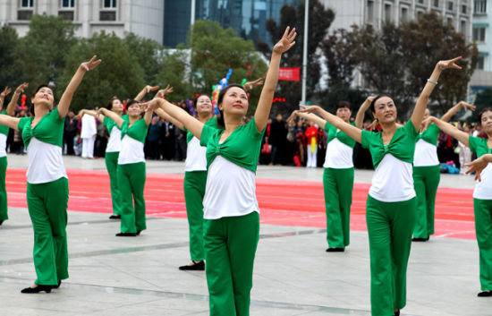 各国热议中国广场舞大妈：你怎么看