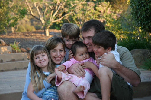 收养中国孩子的美国家庭（图片来源于美国）