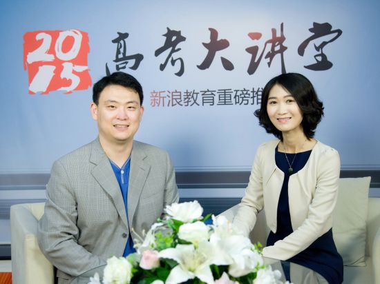 南京大学学生工作处副处长索文斌老师（左）做客新浪