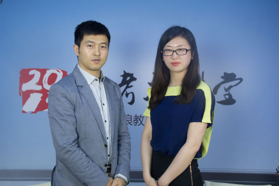 北京语言大学招办主任武玉洲老师（左）做客新浪