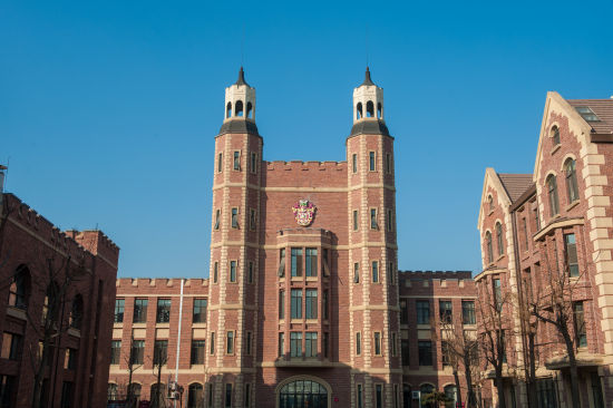 黑利伯瑞国际学校隆重举行