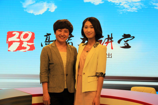 山东大学招办主任柳丽华老师(左)做客新浪
