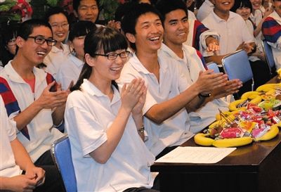 北京宏志中学高三学生张艺涵。她今天参加高考。新京报记者 薛珺 摄