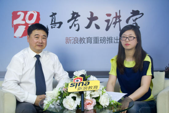 吉林大学莱姆顿学院副院长田珂博士（左）做客新浪
