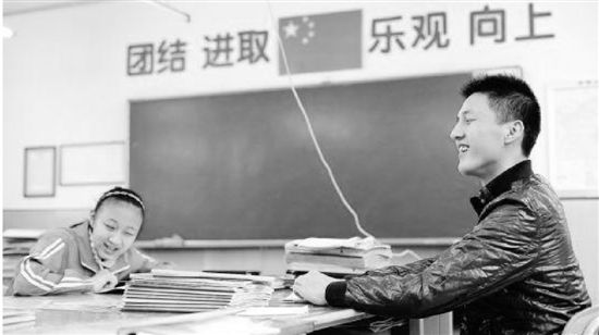 郑荣权靠“摸”获取知识