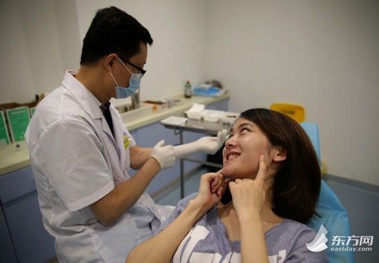 敢拿“颜值”赌明天：90后女大学生整形记