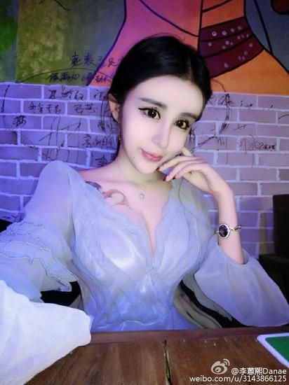 15岁蛇精脸整容少女 宁愿扎死也不愿丑死 手机新浪网
