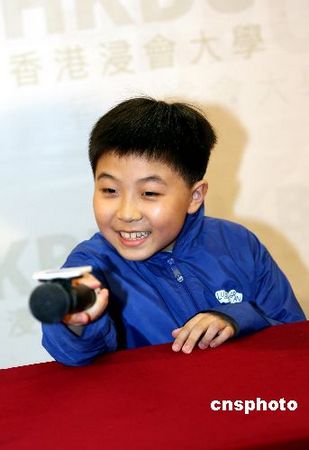 九岁神童成港最小大学生:不想中断学数学(图)