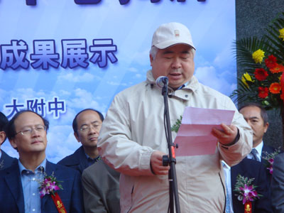 体验成长中心董事长刘彭芝人大附中刘彭芝校长与高教社社长刘志鹏为
