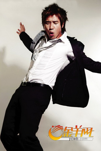 动感歌手张杰（上）、欧汉声（下）都视杰克逊为偶像