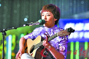 曾轶可走音、忘词、笑场，但都不能阻挡她位列第七，屹立不倒