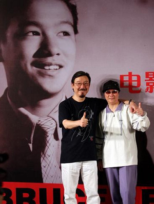 李小龙的弟弟李振辉（左）和姐姐李秋源