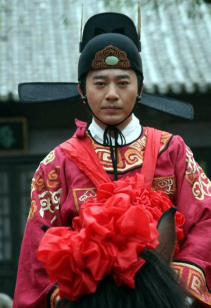 军绿色广告 新浪娱乐讯 电视剧《苏三》在横店影视城已经拍了2个多月