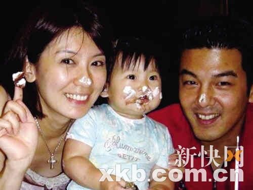 贾静雯曾经幸福的一家三口