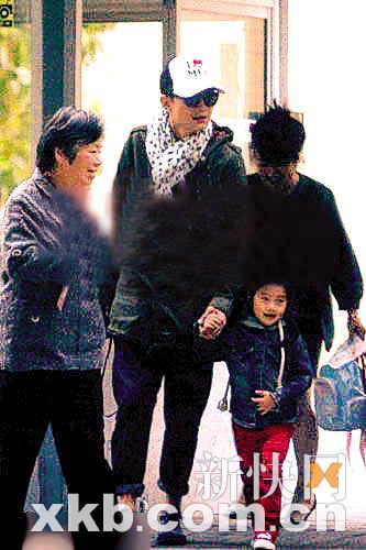 文章接女儿“爱马”放学