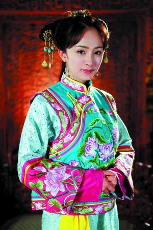 洛晴川(杨幂 饰)