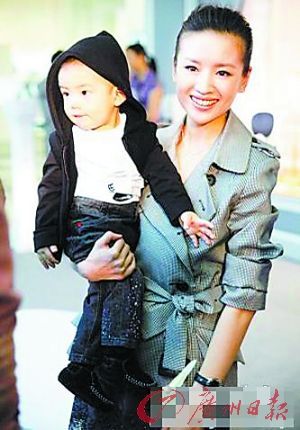 董洁为儿子找幼儿园曾遭保安拒绝。