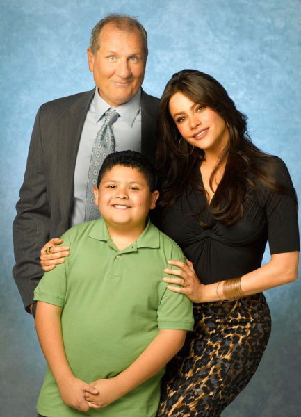 　　索菲娅·维加拉在《摩登家庭》里塑造的哥伦比亚性感娇妻Gloria，被认为是这几年荧幕上最有趣的新女性形象之一