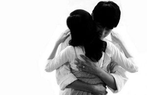 陆毅(左)和景甜相拥而泣