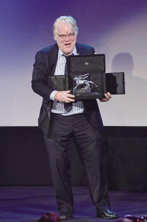 霍夫曼代领最佳导演奖