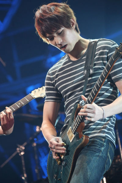 cnblue成员李宗泫