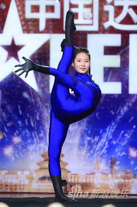 魏炜的一套出神入化的柔术表演令黄舒骏[微博]发出"非人哉"的感叹