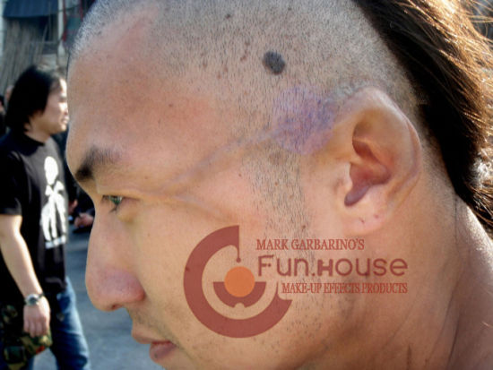 化妆师刘吉为《十月围城》里谢霆锋做的眼睛特效