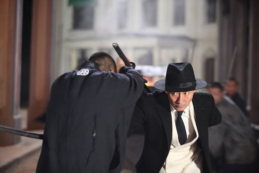 元芳遭遇危机《孤岛飞鹰》上演激烈枪战