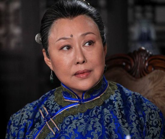 斯琴高娃在电视剧版《大宅门》中的经典造型