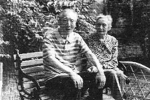 于是之夫妇摄于2002年