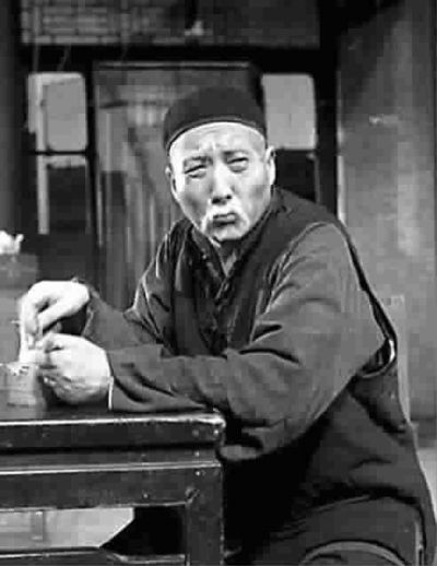 于是之在话剧《茶馆》中饰演王掌柜